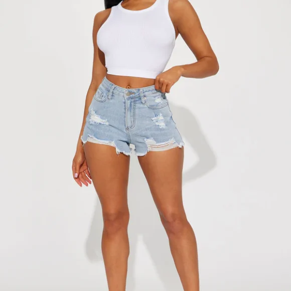 Shorts Jeans Justos, Rasgados e com Elastano