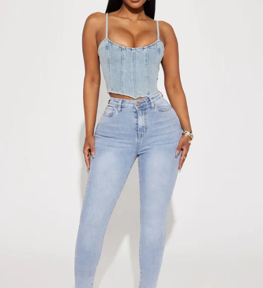 03-28-23Studio2_CE_RL_14-29-40_38_YJDM15HRSOPTION3_LightWash_9673_MP